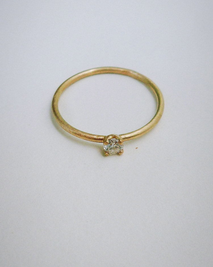 Bague-créateur-diamant-or-solitaire