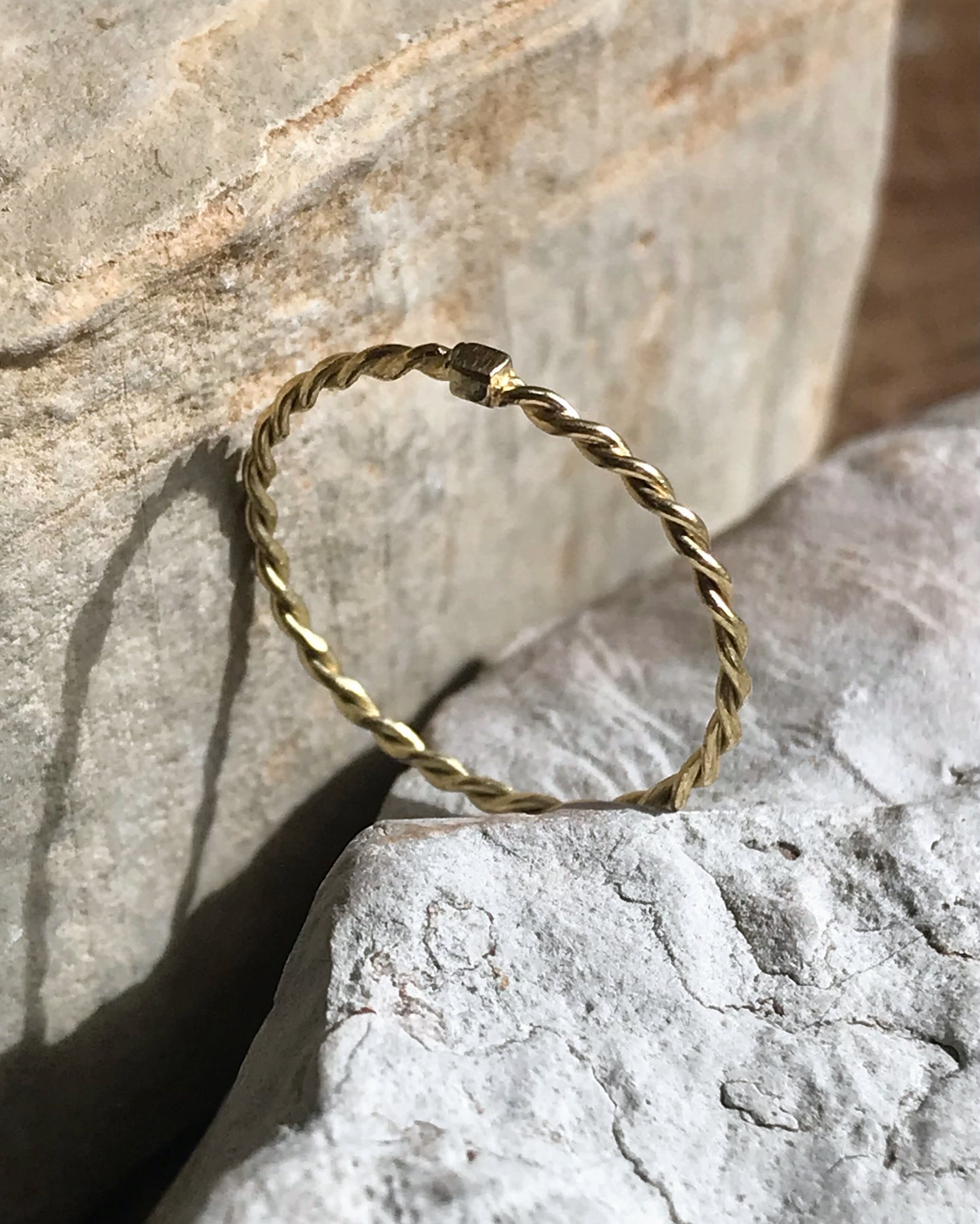 Anneau fin torsadé or-bague Cube mini
