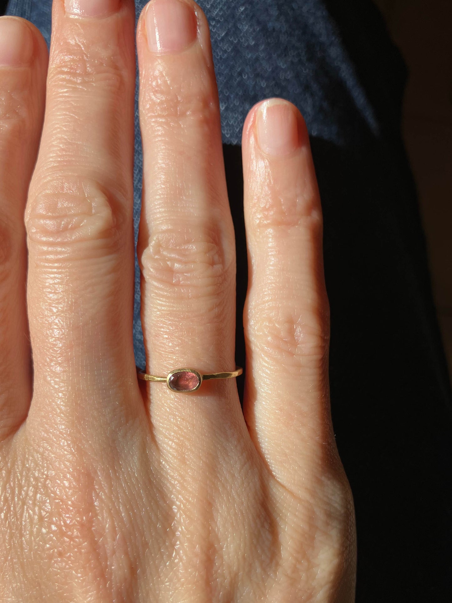 Bague fine or pierre semi-précieuse