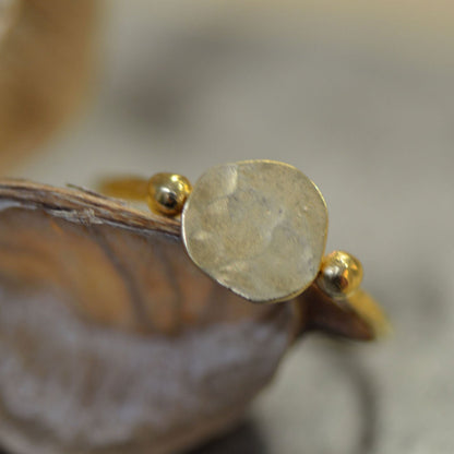 Bague de createur or martelée