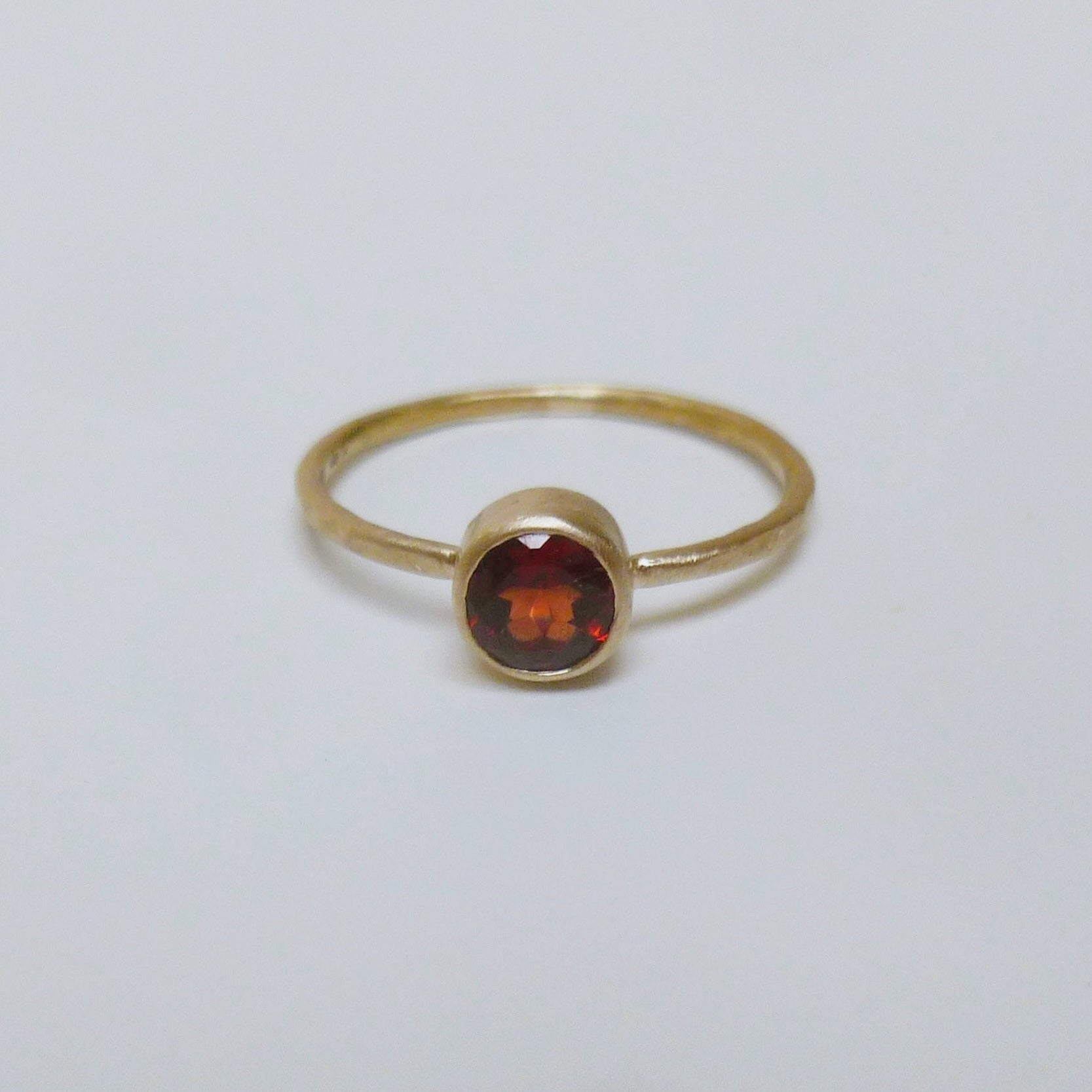 bague fine en or et grenat bijou createur