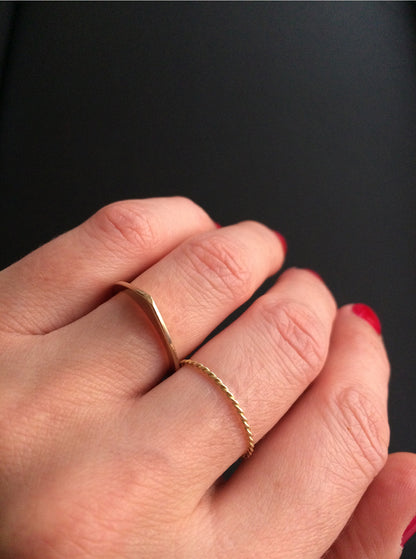 bague fine or torsadé