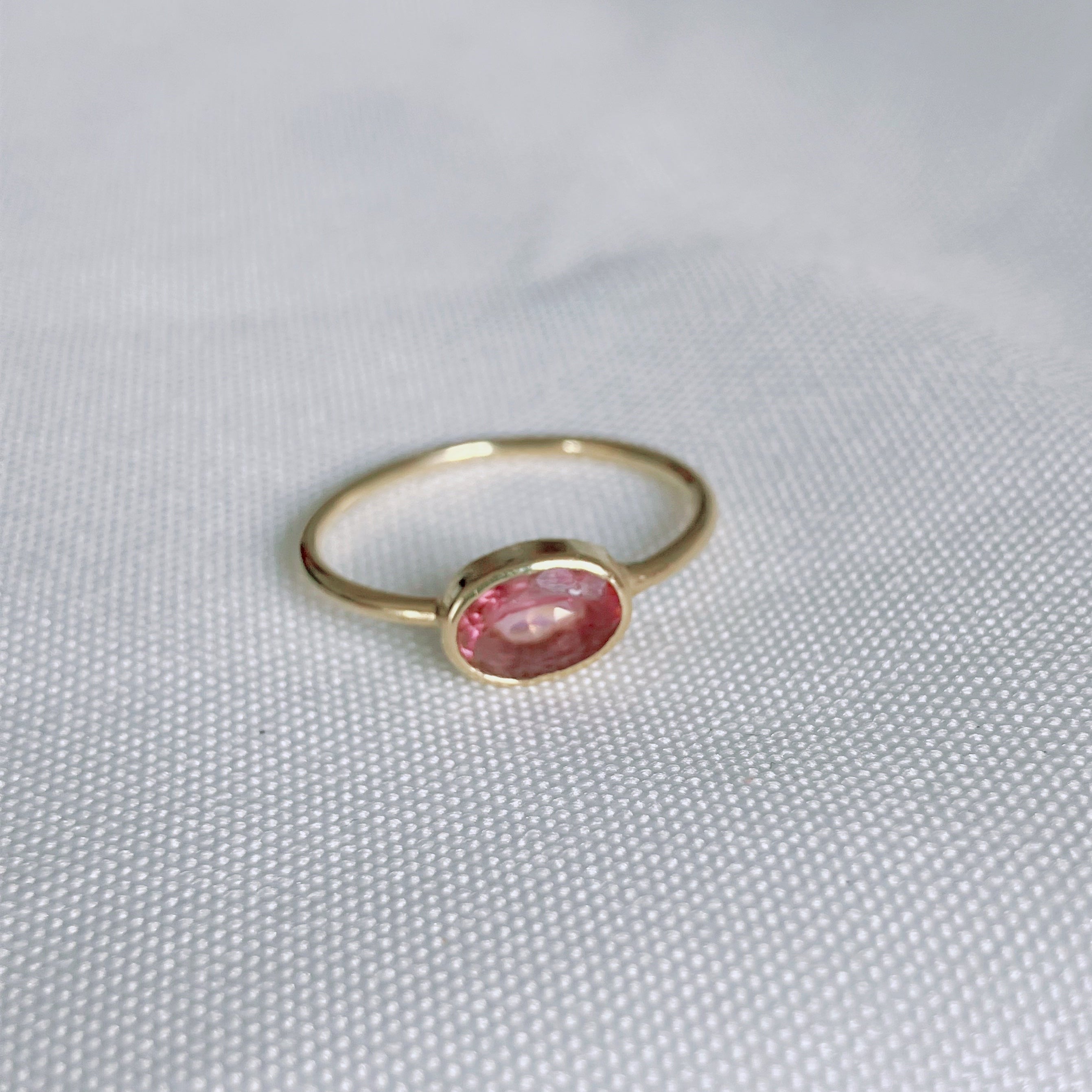 bague en or jaune fine et pierre tourmaline rose bijou createur montpellier