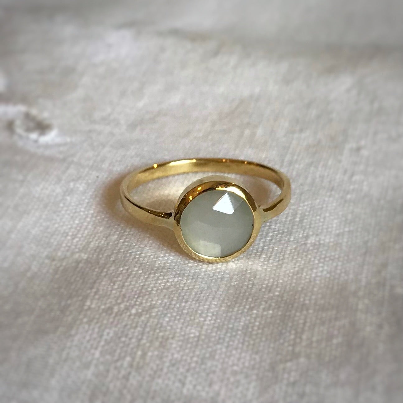 bague créateur en or et pierre fine