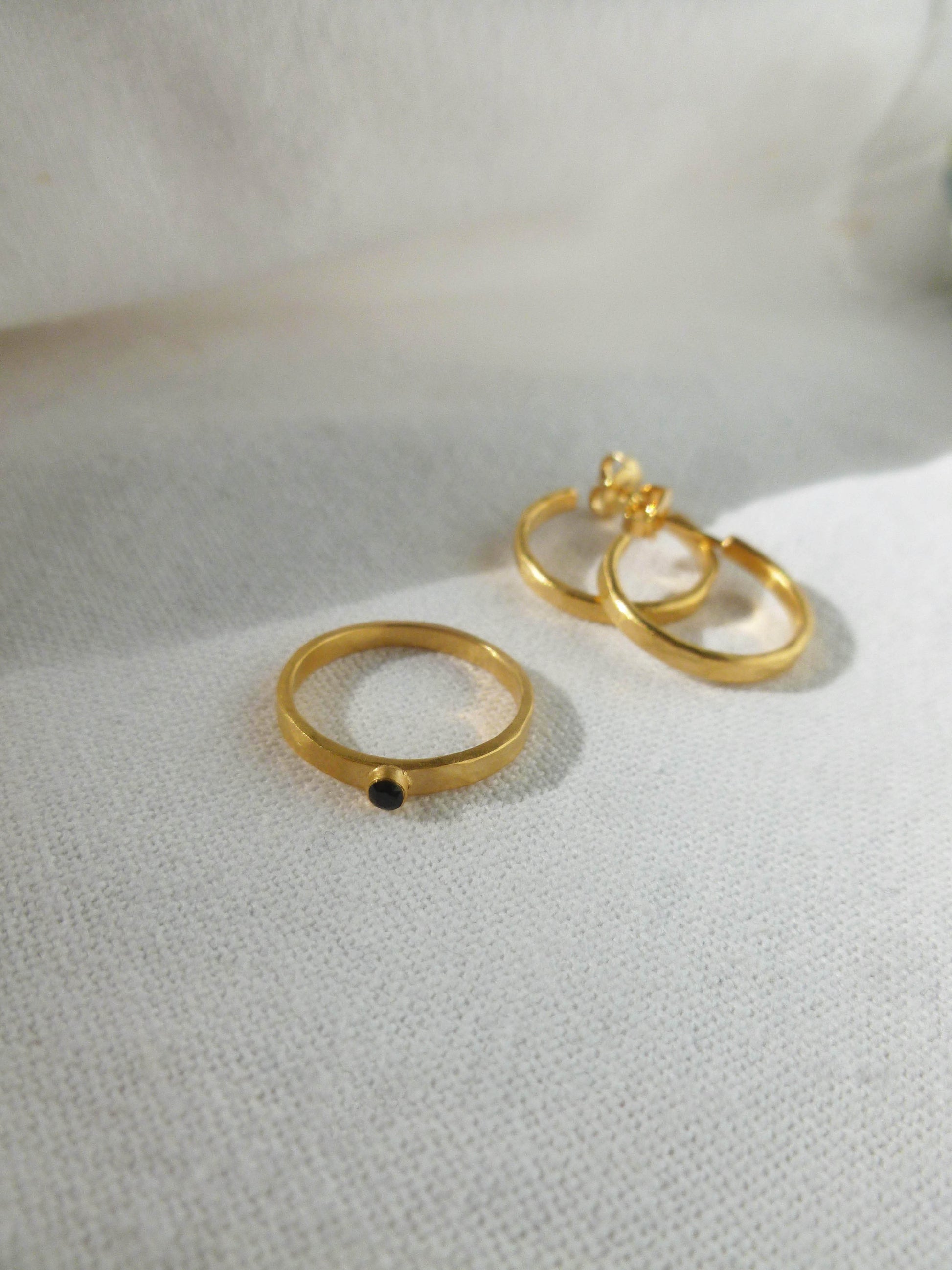 bague dorée artisanale